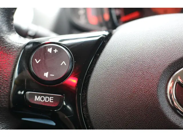 Toyota Aygo 1.0 VVT-i x-play limited 2019 Benzine 17