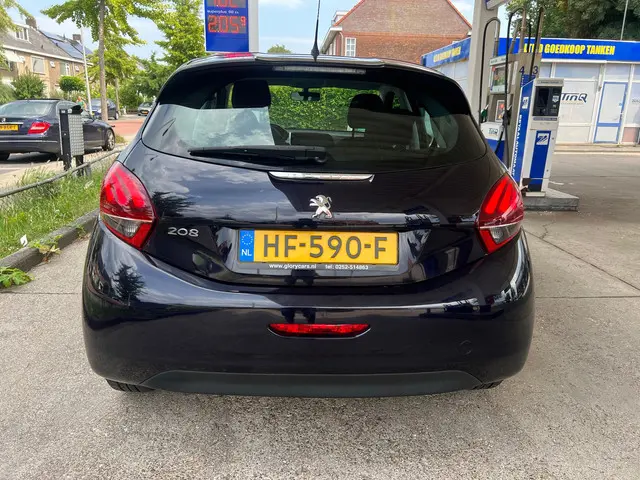 Peugeot 208 1.2 PureTech Active Navi, Cruise 2015 Benzine 10