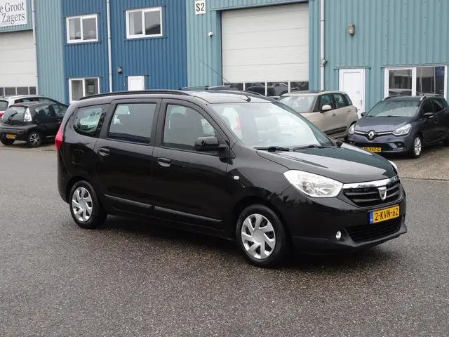 Dacia Lodgy 1.2 TCe Lauréate 7p. Airco Navi 2013 Benzine