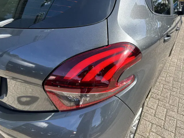 Peugeot 208 1.2 82 PK Allure 2016 Benzine 28