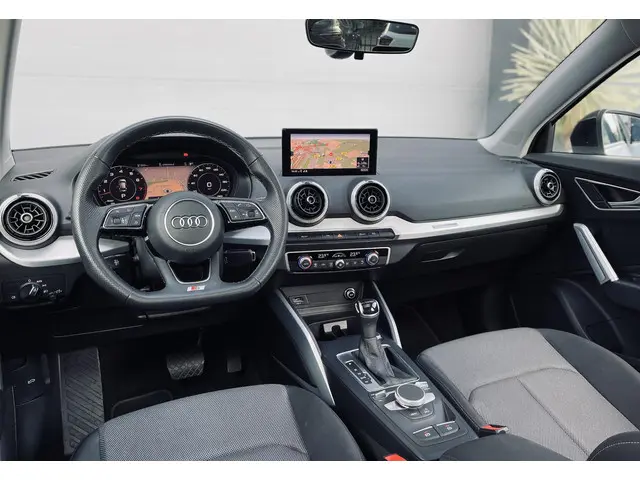 Audi Q2 35 TFSI Pano Automaat s-Line Led 2022 Benzine 4