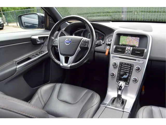 Volvo XC60 2.0 T5 Polar+ AWD Full-Options 2017 Benzine 14