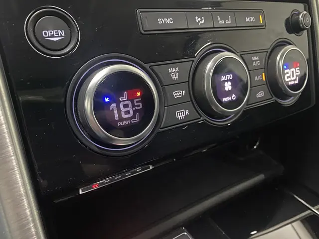 Land Rover Discovery 3.0 Td6 HSE VAN 2018 Diesel 38