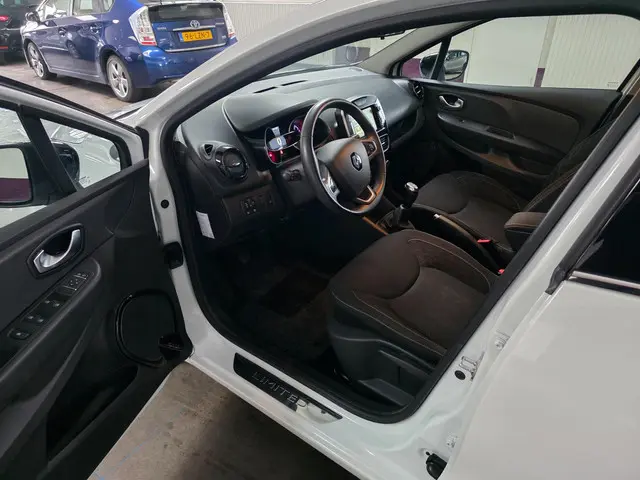 Renault Clio Estate 0.9 TCe Limited 2019 Benzine 8