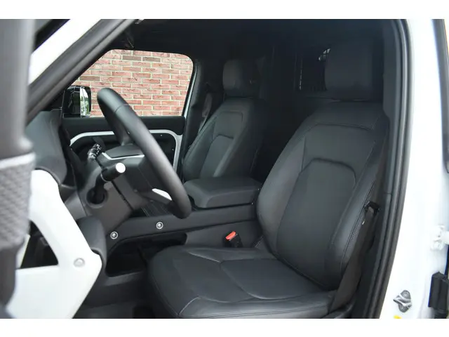 Land Rover Defender 110 3.0 D250 2023 Diesel 4
