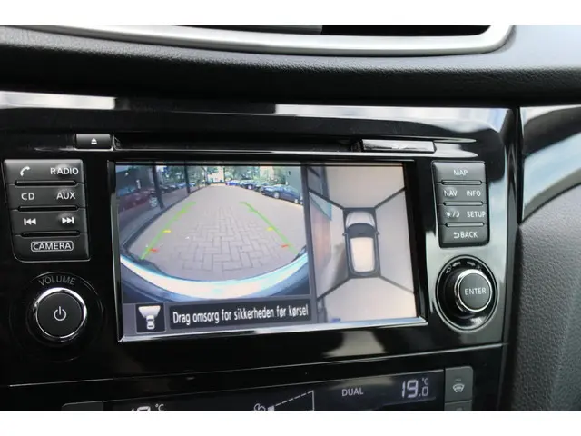 Nissan QASHQAI 1.2 Connect Edition 2015 Benzine 24
