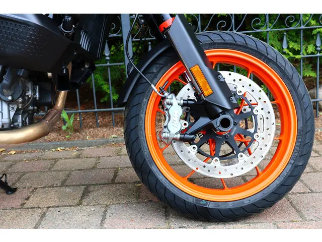 KTM 890 SMT ABS TechPack 2023 Benzine 14