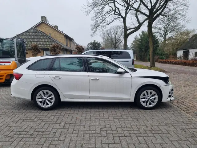 Škoda Octavia Combi 1.5 TSI MHEV Bns.E.P 2025 Benzine 6