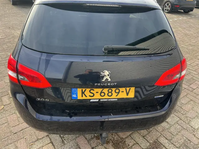 Peugeot 308 SW 1.2 PureTech Allure 2016 Benzine 12