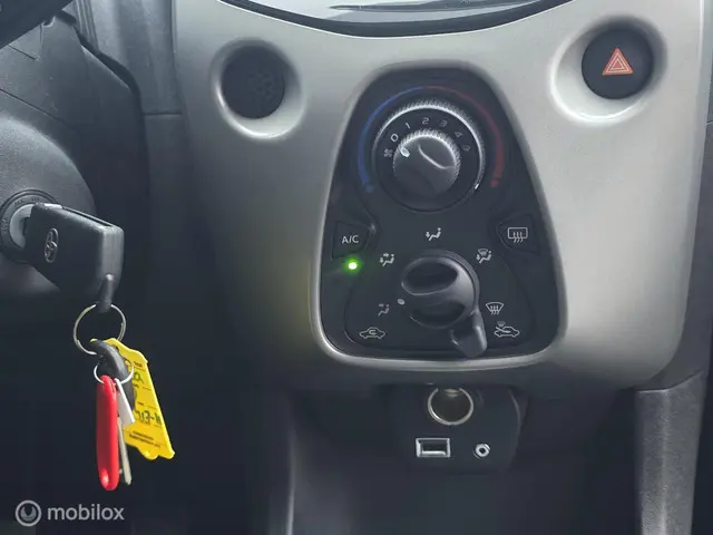 Toyota Aygo 1.0 VVT-i x-play✅️Apk✅️Airco✅️ 2015 Benzine 23
