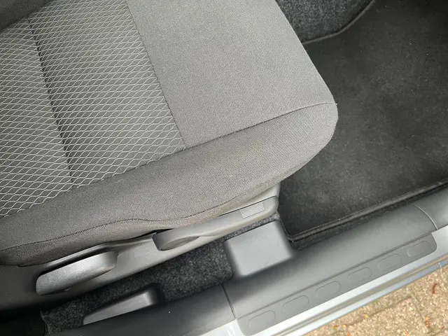 Suzuki Splash 1.2 Exclusive EASSS 2015 Benzine 29