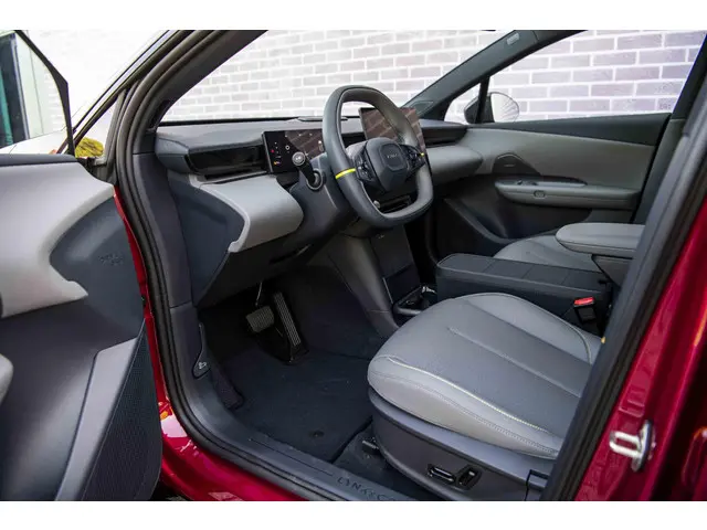 Lynk & Co 02 More 66 kWh 2026 Elektrisch 32