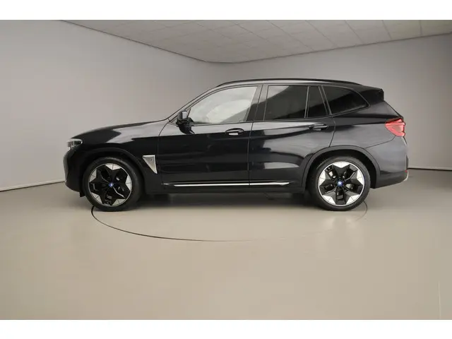 BMW iX3 2