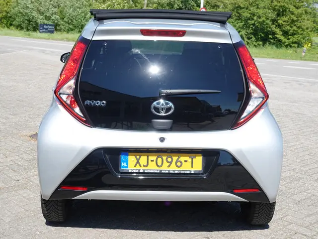Toyota Aygo 1.0 VVT-i x-first 2019 Benzine 9