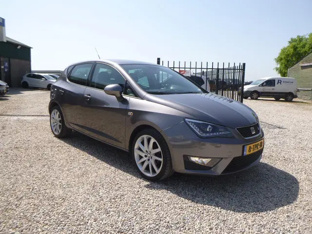 SEAT Ibiza 1.2 TSI FR DYNAMIC NAVI XENON 2014 Benzine 3