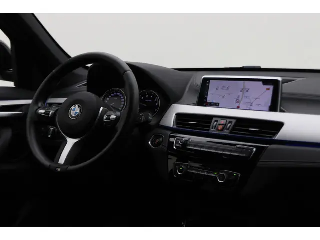 BMW X1 sDrive18i High Executive 2021 Benzine 29