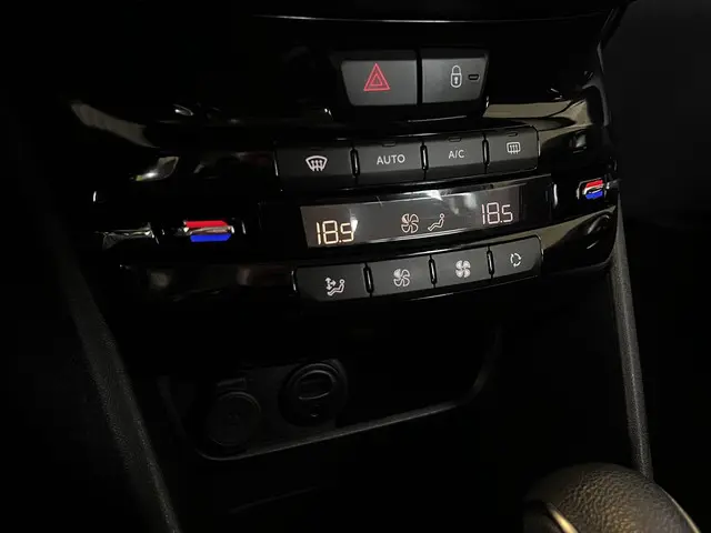 Peugeot 208 1.2 PureTech Allure 2018 Benzine 16