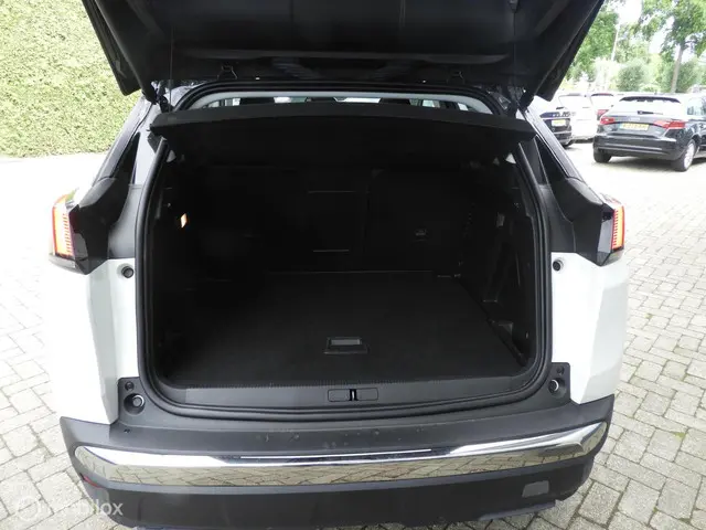 Peugeot 3008 1.2 PureTech Allure 2018 Benzine 12