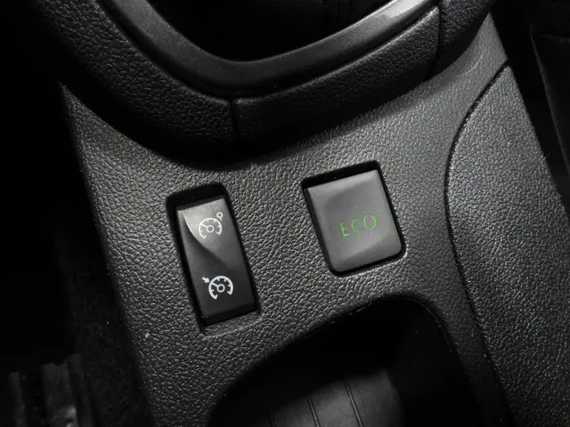 Renault Clio Estate 0.9 TCe Limited 2016 Benzine 12