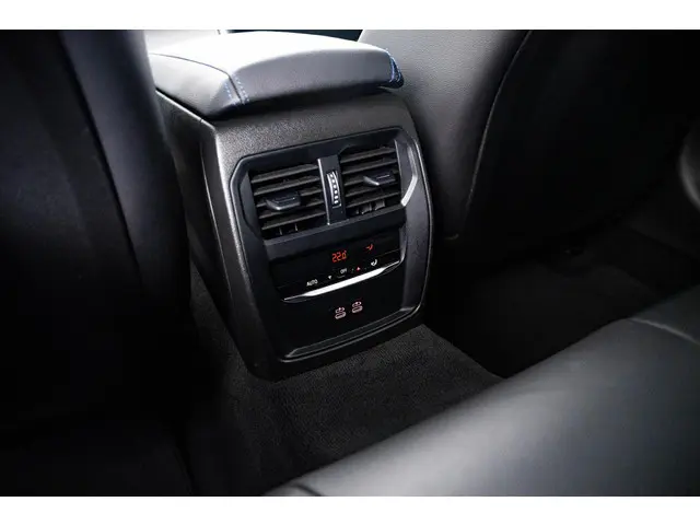 BMW 3 Serie 330e 2025 Hybride Benzine 30