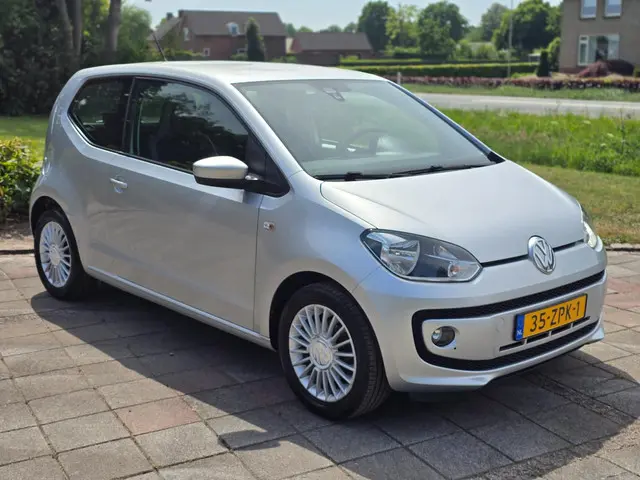 Volkswagen up! 1.0 high up! BlueMotion 2013 Benzine 3