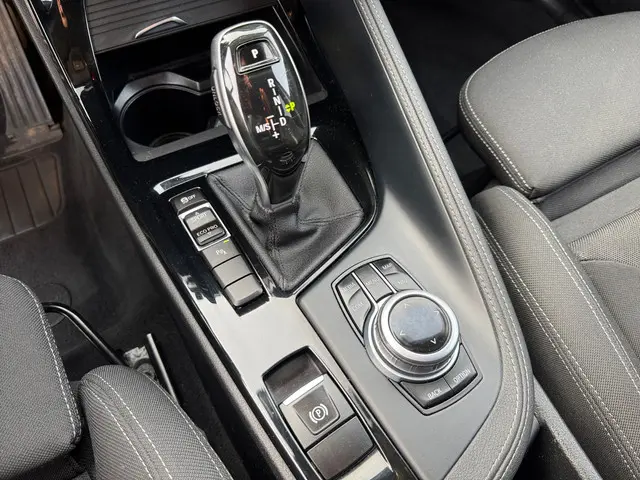 BMW X1 sDrive18i High Executive Aut- 2017 Benzine 12