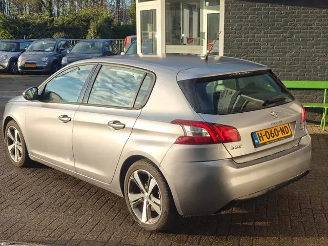 Peugeot 308 1.2 Automaat PureTech Allure NAVI 2017 Benzine 6