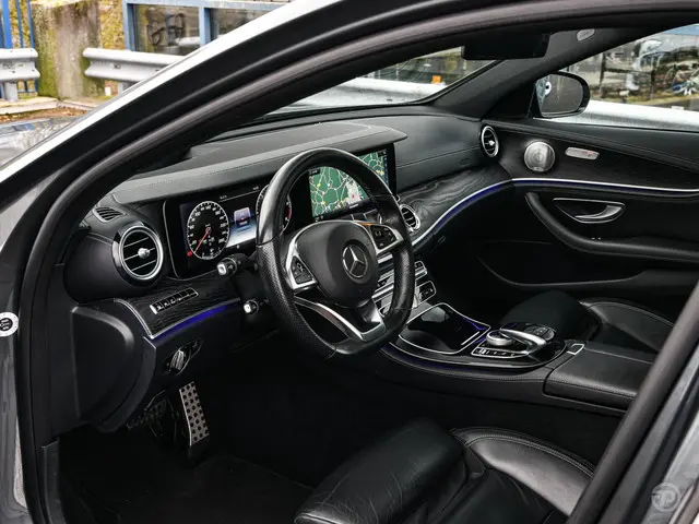 Mercedes-Benz E-Klasse 220 d Prestige 2015 Diesel 10