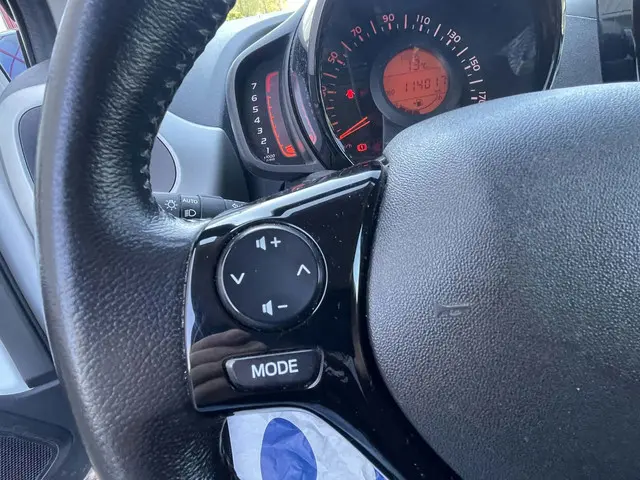 Peugeot 108 1.0 e-VTi Allure / camera / carplay 2017 Benzine 6