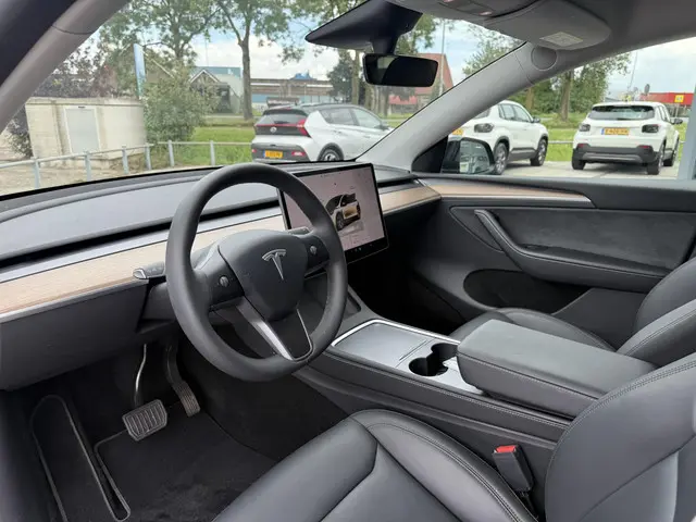 Tesla Model Y Long Range AWD Dual 2024 Elektrisch 12