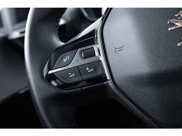 Peugeot 208 1.2 PureTech Active 5drs 2023 Benzine 13