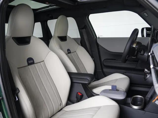 MINI 5-Deurs Cooper C 2025 Benzine 8