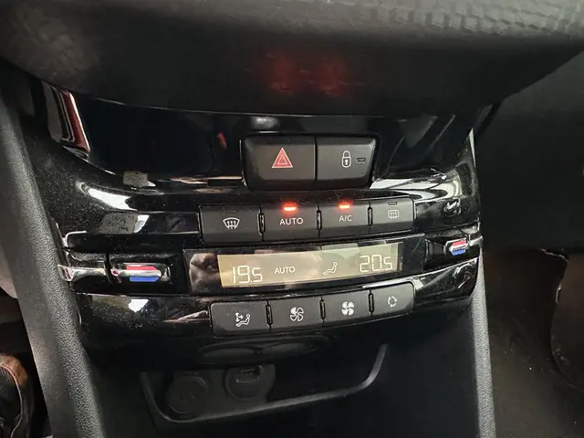 Peugeot 208 1.2 Turbo 110 PK GT-Line 2019 Benzine 22