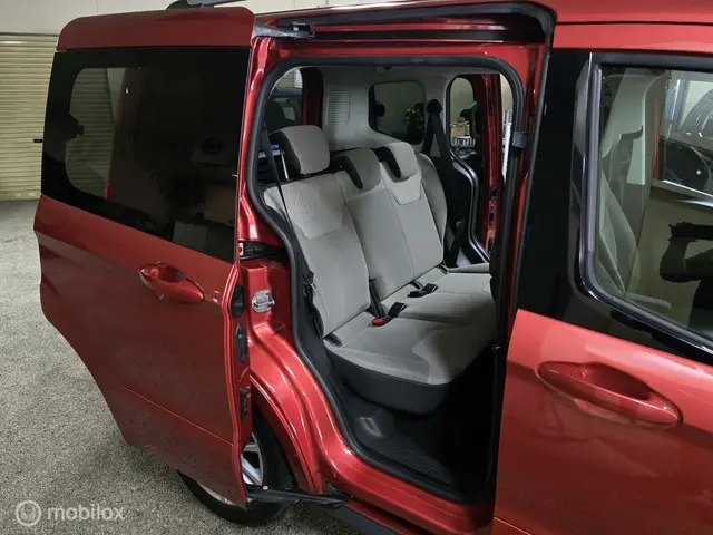 Ford Tourneo Courier 1.0 Titanium A. Camera 2015 Benzine 9
