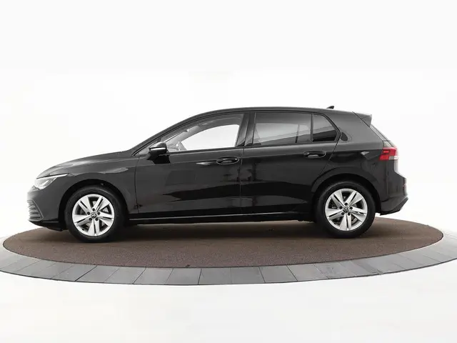 Volkswagen Golf 1.0 eTSI 110pk DSG Life 2024 Benzine 26