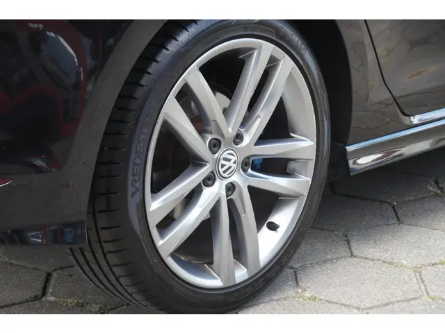 Volkswagen Golf 1.4 TSI ACT Highline !! 150 PK !! 2016 Benzine 8