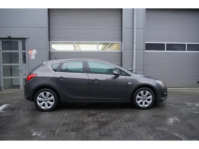 Opel Astra 1.4 Turbo Blitz 2014 Benzine 6