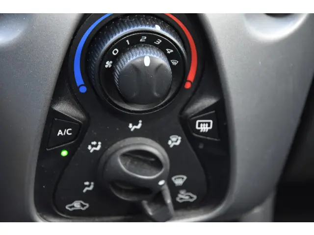 Toyota Aygo 1.0 VVT-i x-joy 2018 Benzine 14