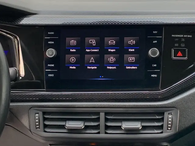 Volkswagen Polo 1.0 TSI Life Business, DSG 2022 Benzine 24