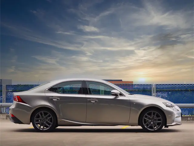 Lexus IS 300h F Sport Line 2014 Hybride Benzine 6