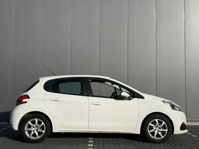 Peugeot 208 1.2 PureTech Active 2018 Benzine 9