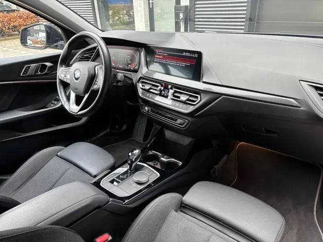 BMW 1 Serie 118i Executive Edition 2020 Benzine 23