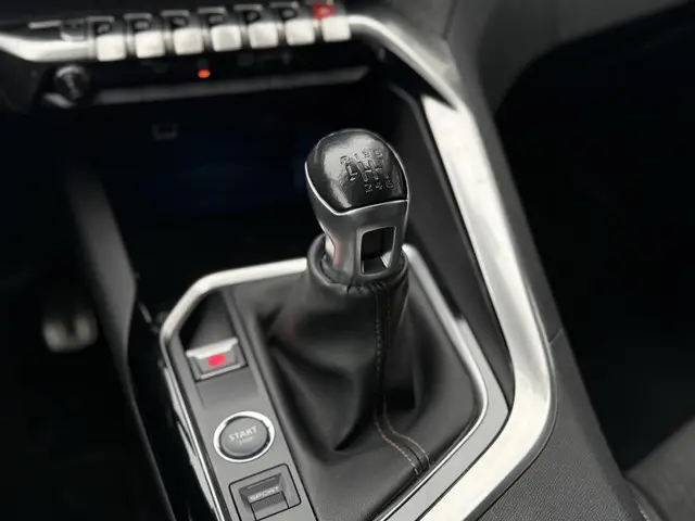 Peugeot 3008 1.2 PureTech GT Line 2017 Benzine 19