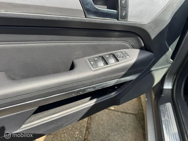 Mercedes-Benz E-Klasse Coupé 320 2015 Benzine 18