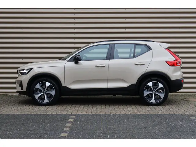 Volvo XC40 B4 Plus Dark 2025 Benzine 6