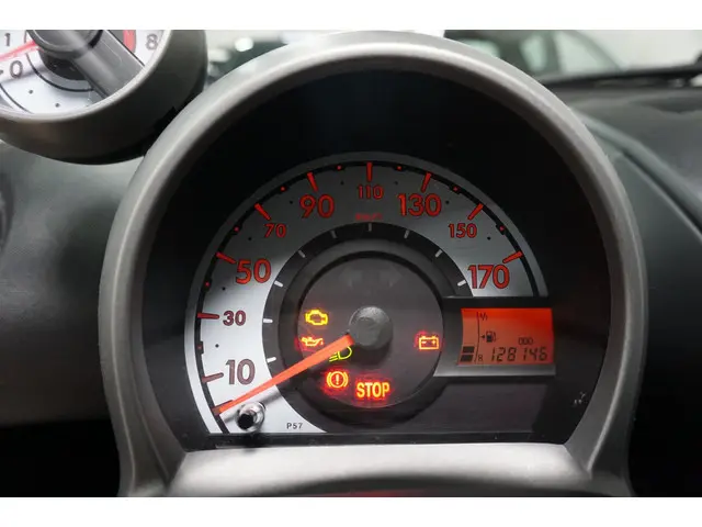 Peugeot 107 1.0 Urban Light / Airco / Elek.Pakket / 2013 Benzine 9