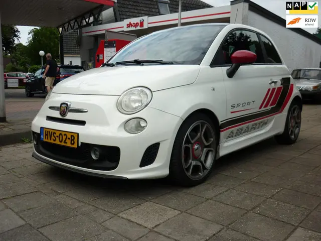 Fiat 500 1.4-16V Abarth 175hp,panoramadak,navi. 2012 Benzine