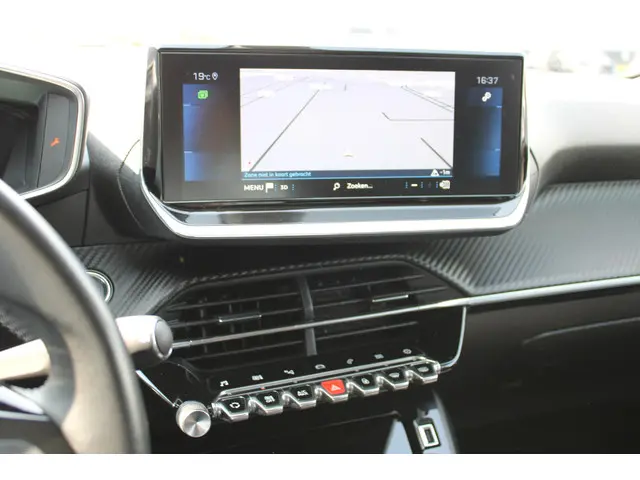 Peugeot 208 1.2 PureTech Allure Pack 2021 Benzine 21