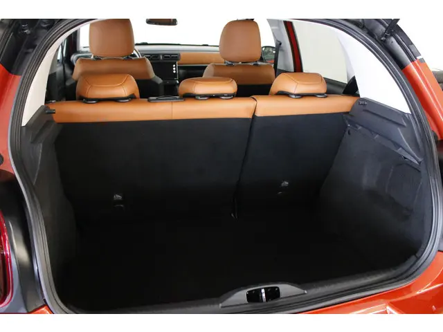 Citroën C3 1.2 PureTech Shine 2017 Benzine 27