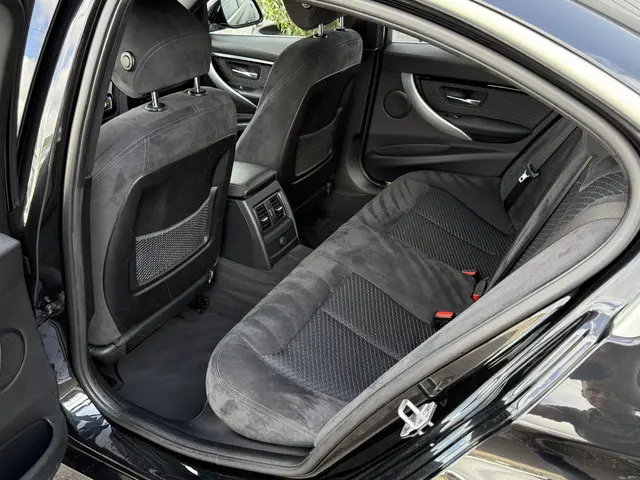 BMW 3 Serie 330e M Sport 2016 Hybride Benzine 19